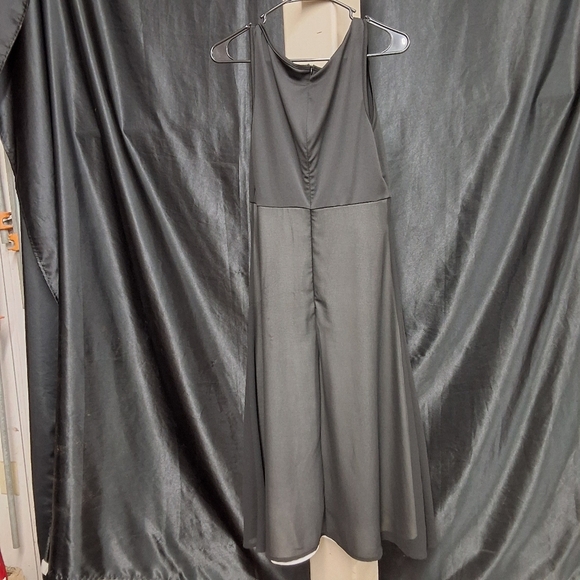 Black and White Maxi Dress with Flowing Silhouette - Picture 11 of 12